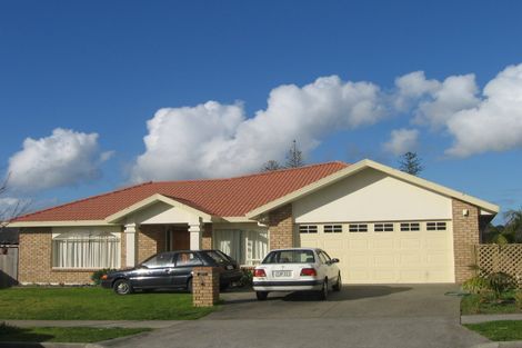 Photo of property in 30 Corrofin Drive, East Tamaki, Auckland, 2013