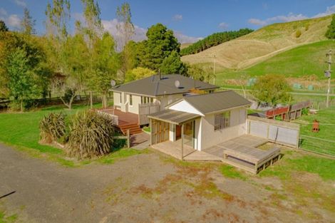 Photo of property in 587 Pa Valley Road, Alfredton, Eketahuna, 4993