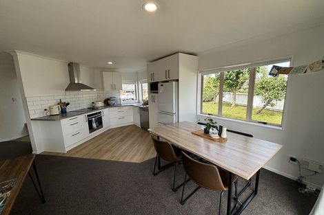 Photo of property in 8a Oakwood Place, Pukekohe, 2120