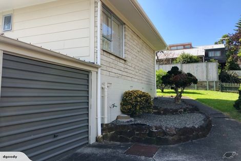 Photo of property in 2/79 Moore Street, Hillcrest, Auckland, 0627
