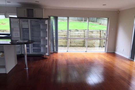 Photo of property in 26 Spoonbill Place, Unsworth Heights, Auckland, 0632