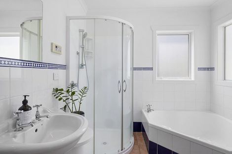 Photo of property in 56 Gilbert Street, New Plymouth, 4310