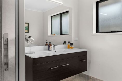 Photo of property in 98 Kaurinui Crescent, One Tree Point, 0118