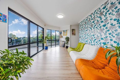 Photo of property in 40 Ewhurst Place, Goodwood Heights, Auckland, 2105