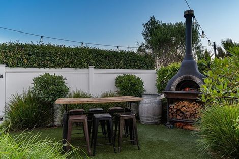 Photo of property in 5 Poaka Place, Beach Haven, Auckland, 0626