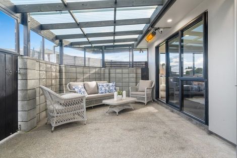 Photo of property in 3a Marchant Place, Westown, New Plymouth, 4310