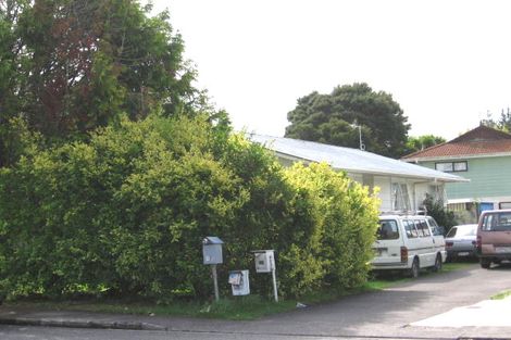 Photo of property in 2/19a Ribblesdale Road, Henderson, Auckland, 0612