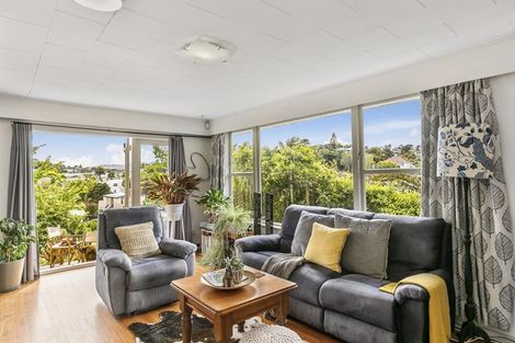 Photo of property in 5 Stella Grove, Newlands, Wellington, 6037