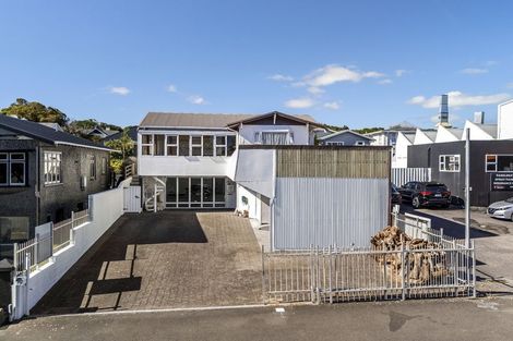 Photo of property in 219 Devon Street West, New Plymouth, 4310