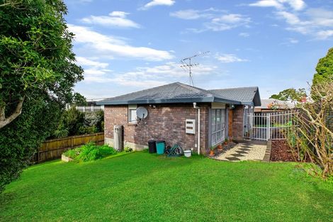 Photo of property in 2/15 Eulogy Place, Randwick Park, Auckland, 2105