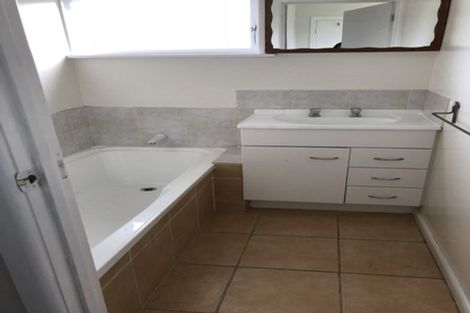 Photo of property in 2 Kervil Avenue, Te Atatu Peninsula, Auckland, 0610