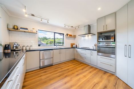 Photo of property in 6 Jade Crescent, Timberlea, Upper Hutt, 5018
