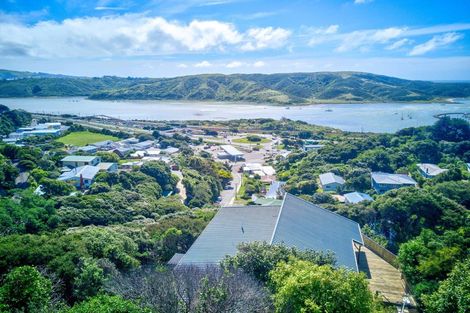 Photo of property in 10 Kahu Road, Paremata, Porirua, 5024