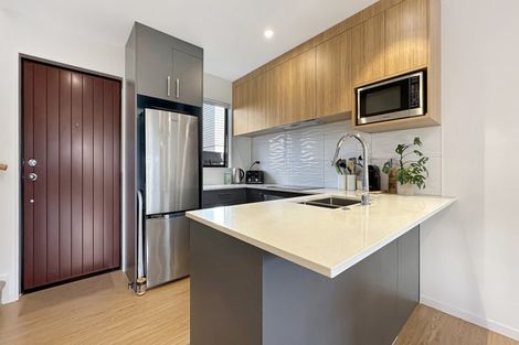 Photo of property in 4/17 Rewarewa Road, Te Atatu Peninsula, Auckland, 0610