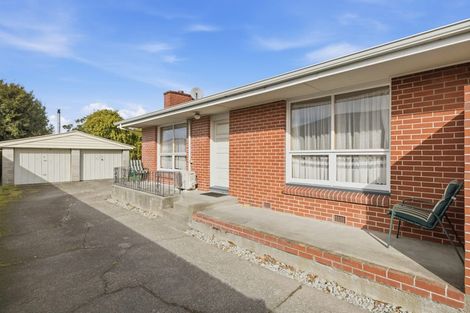 Photo of property in 2/102 Wainoni Road, Avondale, Christchurch, 8061