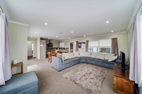 Photo of property in 32 Cargill Street, Papakura, 2110