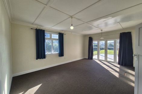 Photo of property in 180 Tasman Street, Opunake, 4616