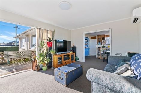 Photo of property in 214 Mairehau Road, Burwood, Christchurch, 8083