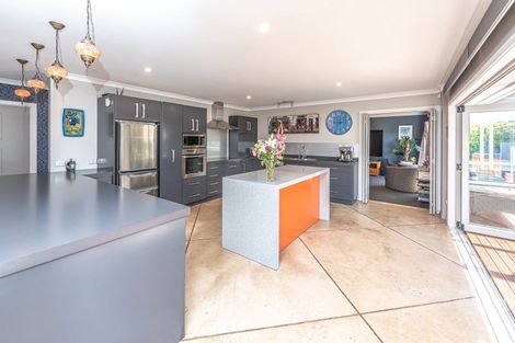 Photo of property in 18 Golf Vue Place, Castlecliff, Whanganui, 4501