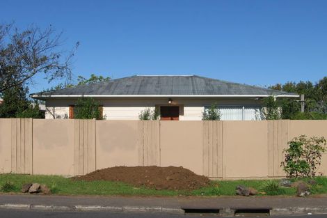 Photo of property in 2/55 Hepburn Road, Glendene, Auckland, 0602