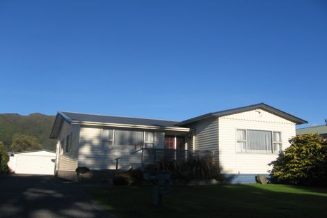 Photo of property in 65 Cambridge Terrace, Waterloo, Lower Hutt, 5011