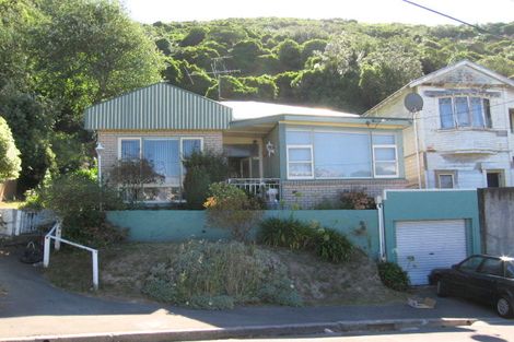 Photo of property in 24 Freeling Street, Island Bay, Wellington, 6023