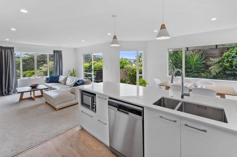 Photo of property in 2/893 Beach Road, Waiake, Auckland, 0630