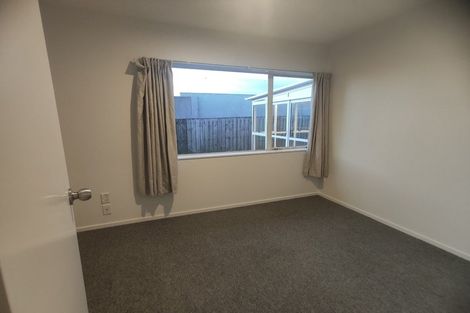 Photo of property in 2/3 Caribbean Drive, Unsworth Heights, Auckland, 0632