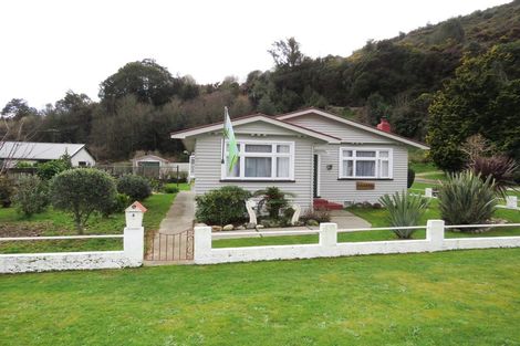 Photo of property in 4 Broadway, Reefton, 7830