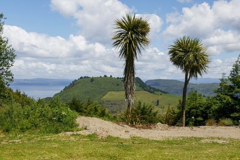 Photo of property in 124 Highland Drive, Acacia Bay, Taupo, 3385