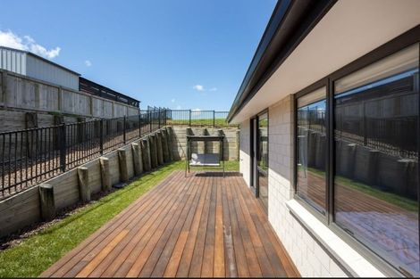 Photo of property in 22 Stingray Drive, Omokoroa, 3114
