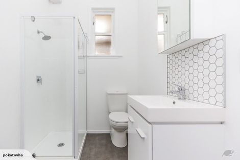 Photo of property in 6 Queens Drive, Kilbirnie, Wellington, 6022