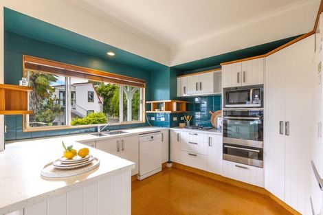 Photo of property in 23 Denholm Road, Hospital Hill, Napier, 4110