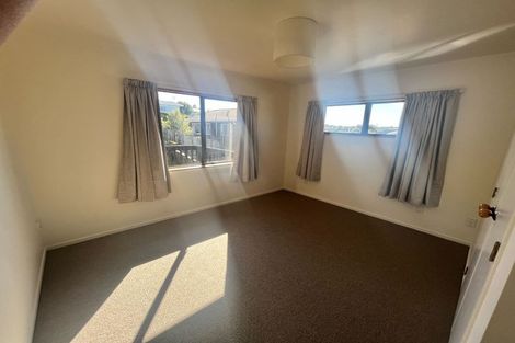 Photo of property in 2/21 Witheford Drive, Bayview, Auckland, 0629