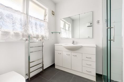 Photo of property in 2/37 Shakespeare Road, Milford, Auckland, 0620