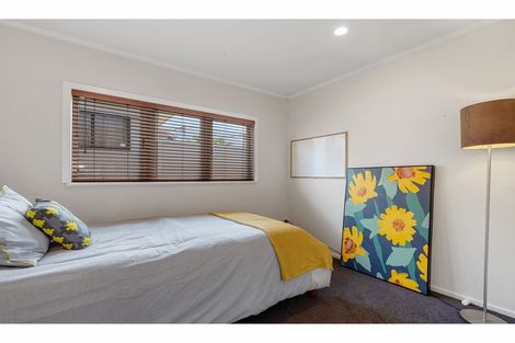 Photo of property in 137 Carlisle Road, Northcross, Auckland, 0632