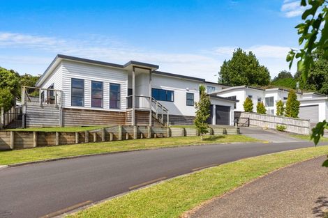 Photo of property in 17 Rochfort Crescent, Pyes Pa, Tauranga, 3112