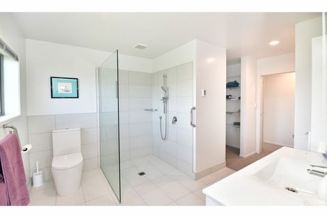 Photo of property in 8 Bayview Park Lane, Orewa, 0931