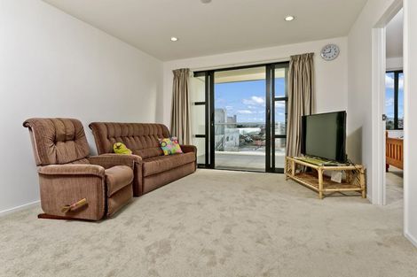 Photo of property in Apollo Apartments, 307/46 Rosedale Road, Rosedale, Auckland, 0632