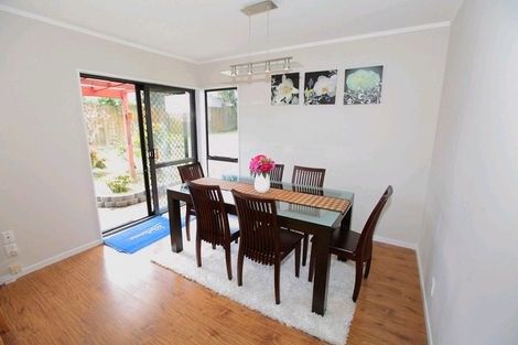 Photo of property in 18 Pinewood Grove, Botany Downs, Auckland, 2010