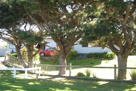 Photo of property in 57 Himatangi Street, Himatangi Beach, Foxton, 4891