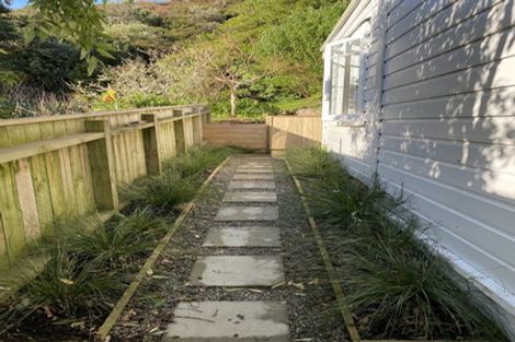 Photo of property in 35 Bayview Road, Paremata, Porirua, 5024