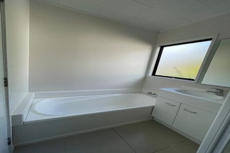 Photo of property in 2/1 Landsdale Place, Massey, Auckland, 0614