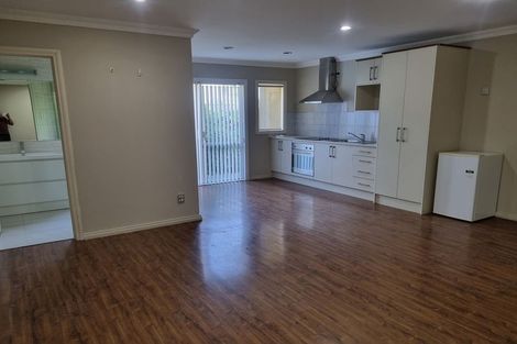 Photo of property in 7 Harrowglen Drive, Northcross, Auckland, 0632