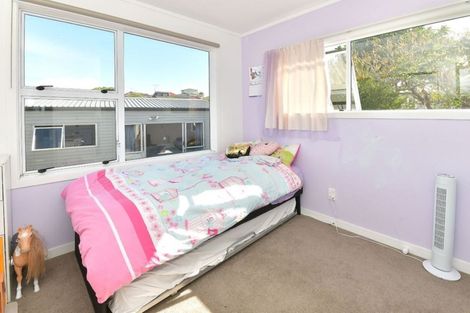 Photo of property in 3 Red Beach Road, Red Beach, 0932