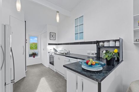 Photo of property in 1/4a Dallinghoe Crescent, Milford, Auckland, 0620