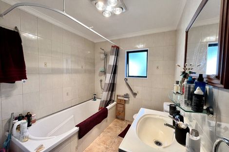 Photo of property in 11 Scarlock Avenue, Browns Bay, Auckland, 0630