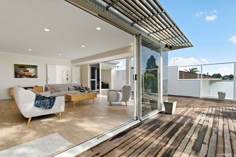 Photo of property in 27 Mcmillan Place, Mellons Bay, Auckland, 2014