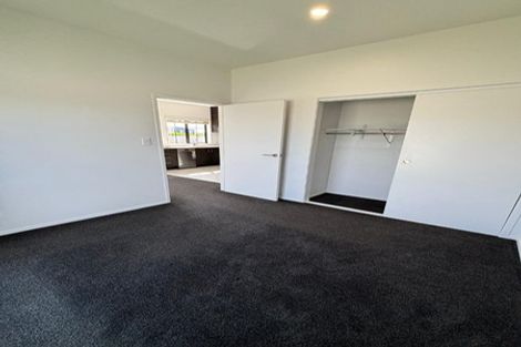 Photo of property in 10 Poutawa Lane, Clarks Beach, 2122