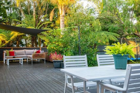 Photo of property in 96 Millbrook Road, Sunnyvale, Auckland, 0612